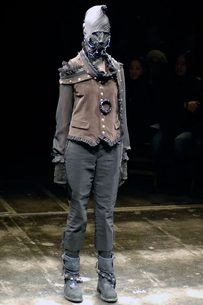 Look 16